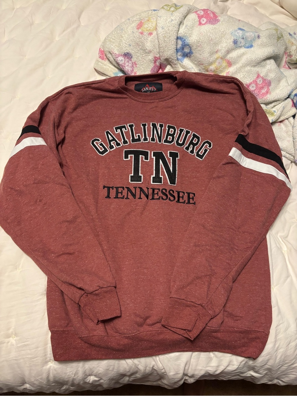 Gatlinburg Tennessee Maroon Crewneck Sweatshirt